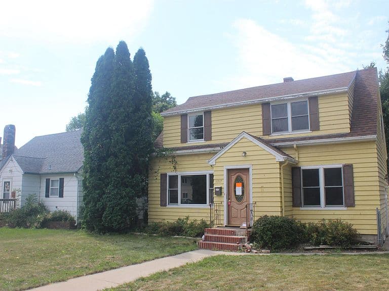 1017 N Main St photo 3