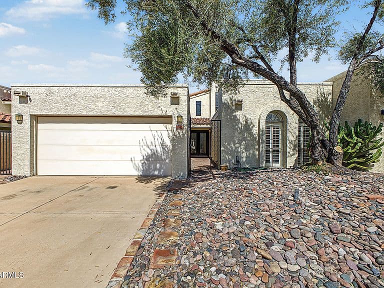 1930 E LINGER Lane photo 1