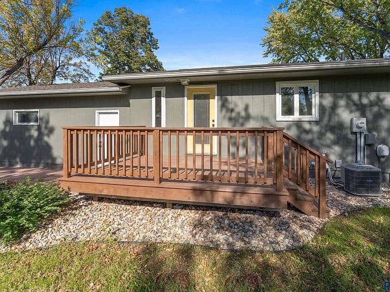 421 W Charish St photo 3