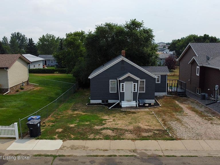 639 S Main Ave photo 4