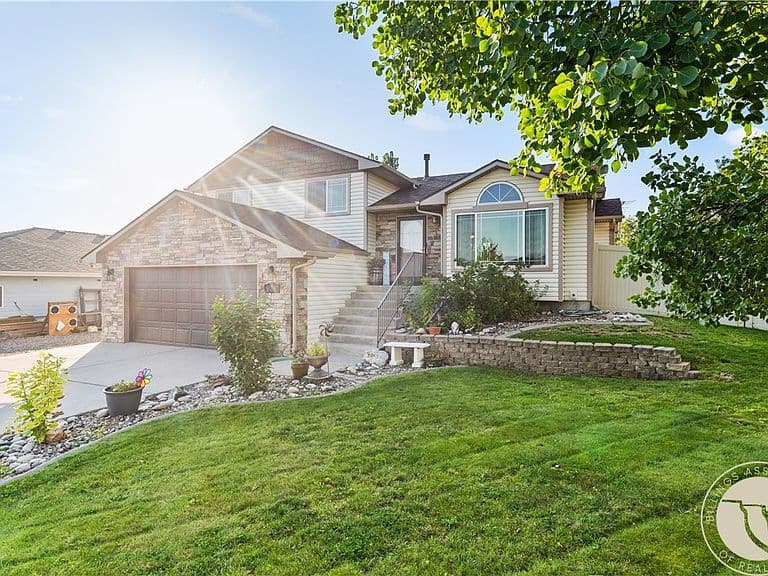 924 Adobe Dr photo 2