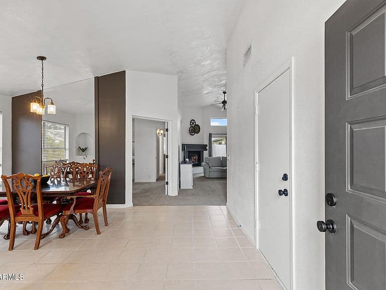 15645 W HILTON Avenue photo 4
