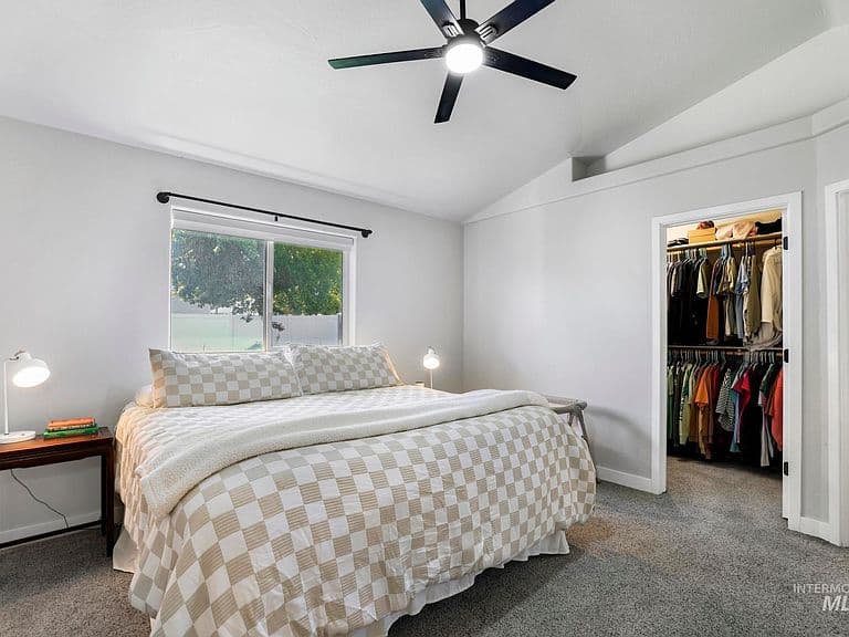 1144 Cortes Loop photo 4