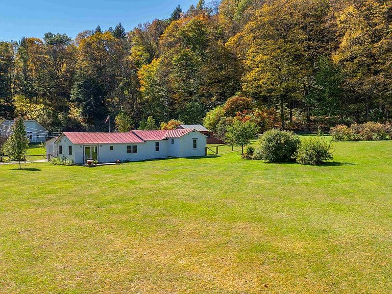 150 Pomfret Road photo 5