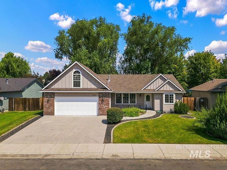 7710 N Dodgin Ave photo 1