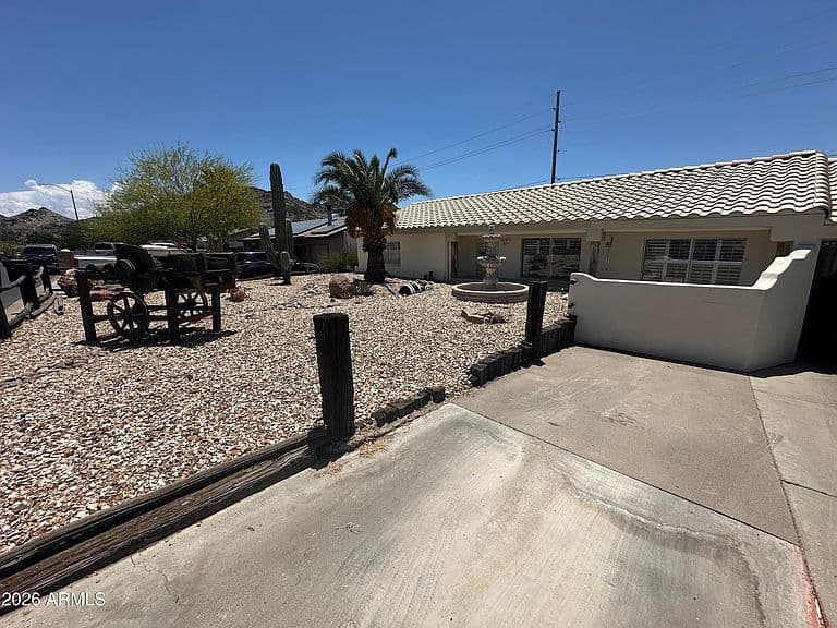 1229 E MERCER Lane photo 1