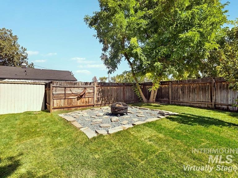 1898 Sigrid Ave photo 4