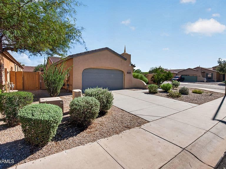 18425 W LA MIRADA Drive photo 4