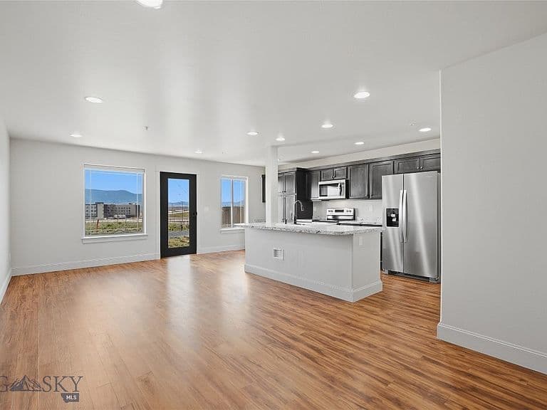 30 Skyscape Dr photo 3