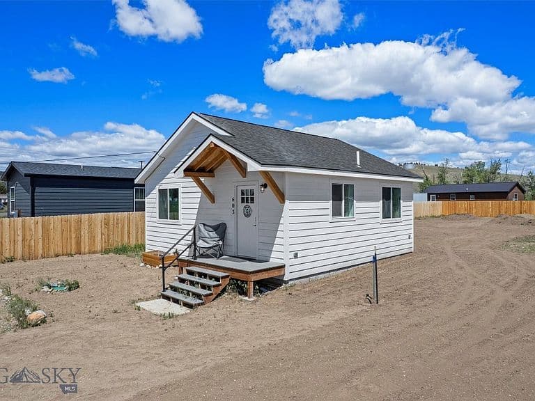 603 Aiden Way photo 2