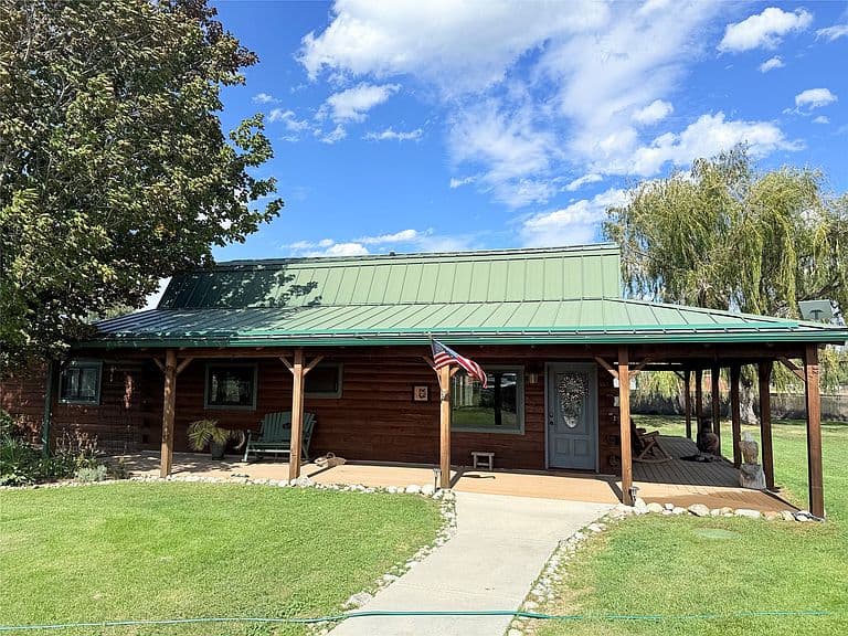 44 Bell Ln photo 2