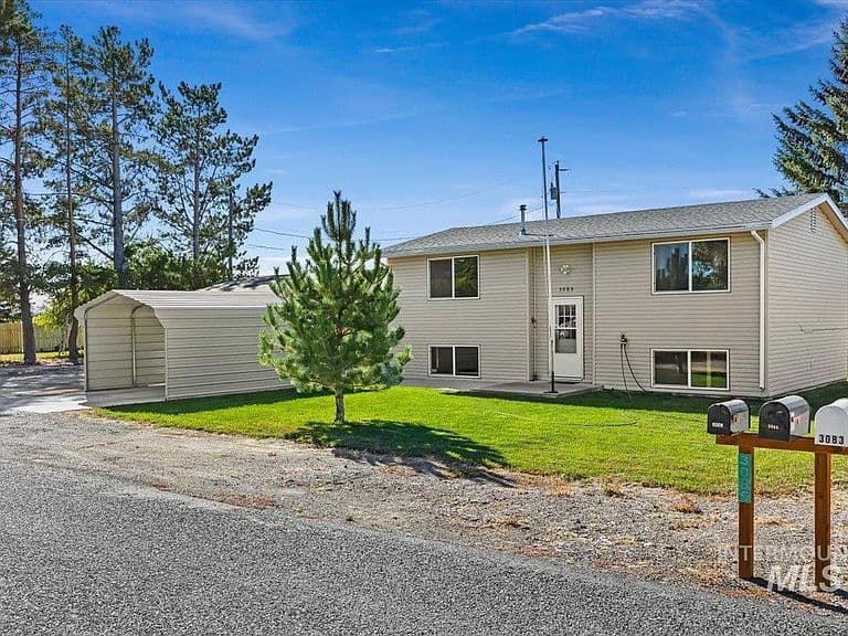 3085 Dickson Ave photo 2
