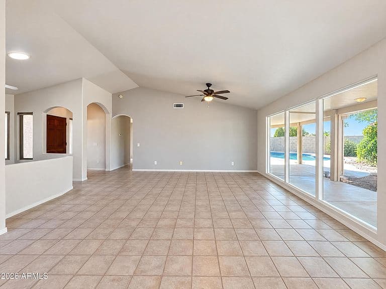 7746 W WAHALLA Lane photo 3