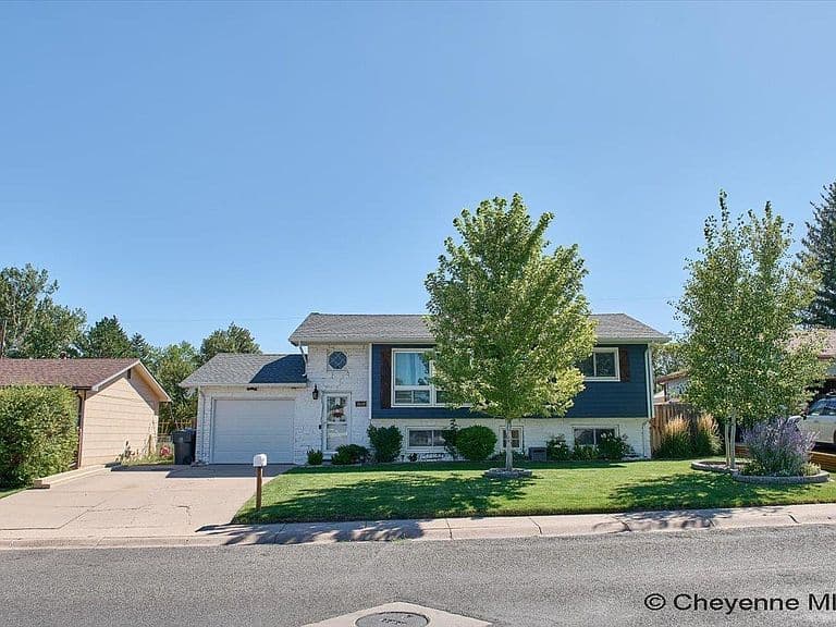 1013 Taft Ave photo 2