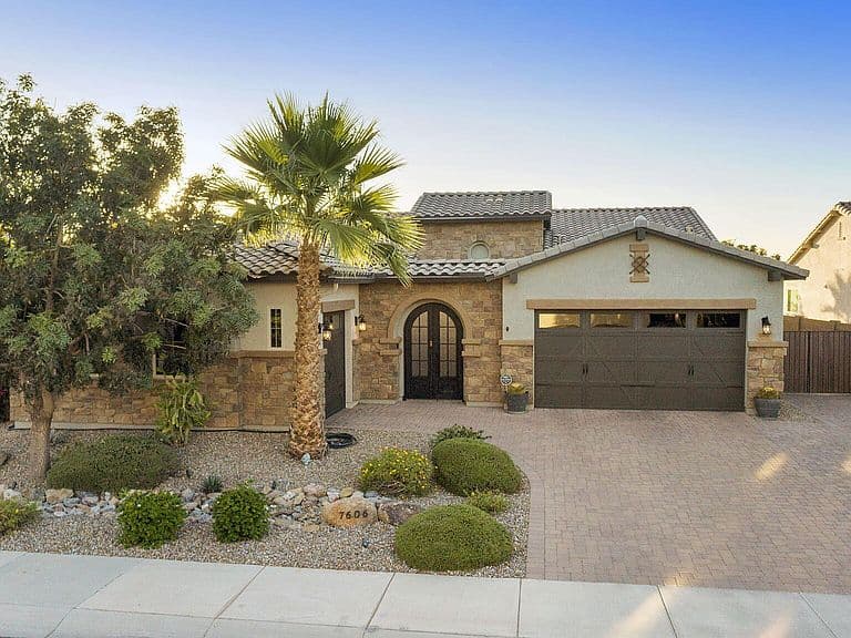 7606 S PENROSE Drive photo 3