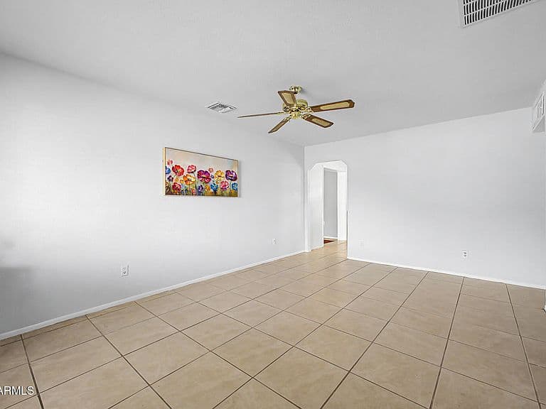 1713 W NORTH Lane photo 4