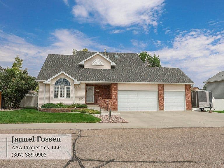 2517 Crestwood Ln photo 1