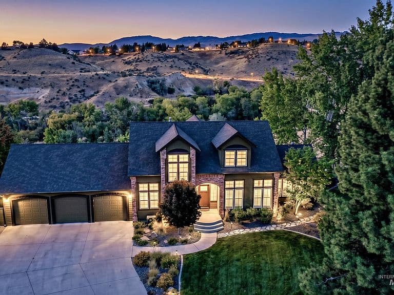 2798 N Cliffview Pl photo 1