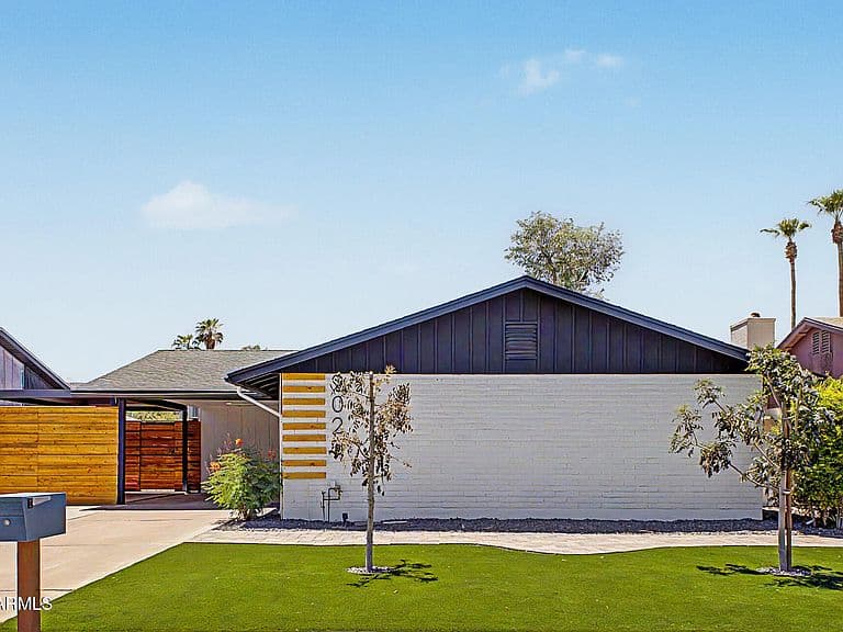 2023 E CORNELL Drive photo 2