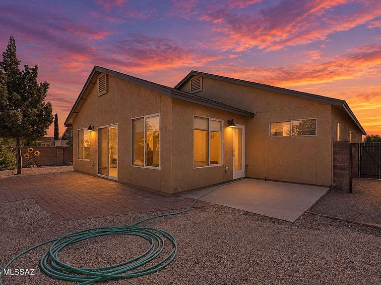 1578 W Camino Acierto photo 2
