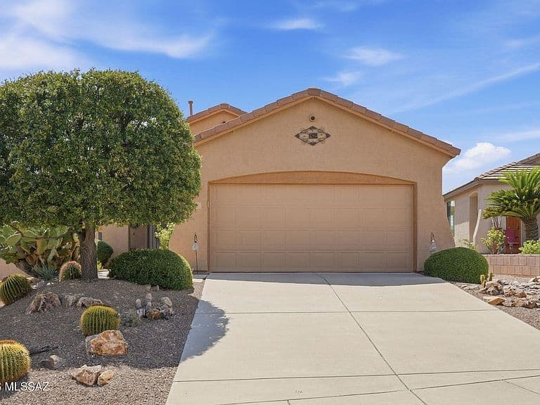 550 W Astruc Dr photo 1