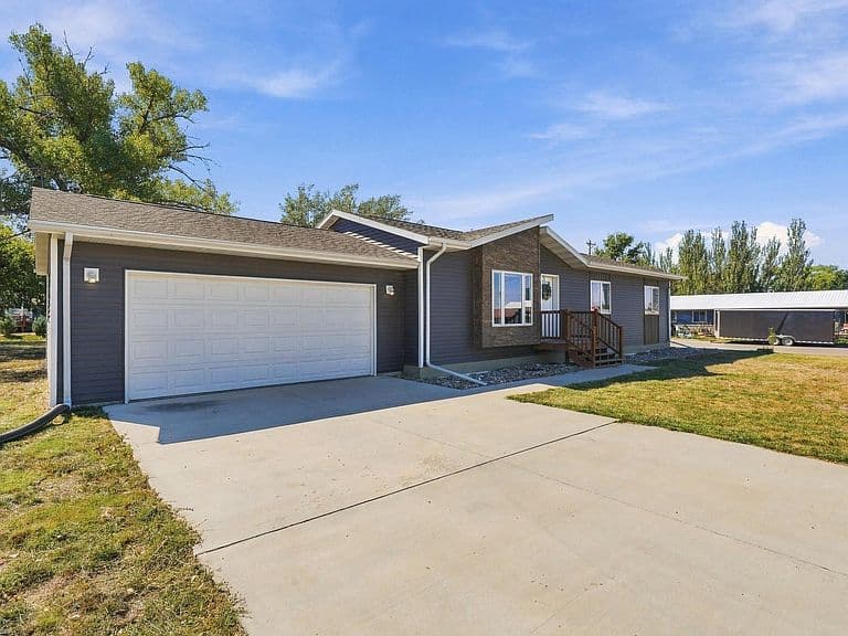 311 4th Ave photo 5