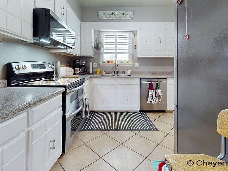 1240 Madison Ave photo 5
