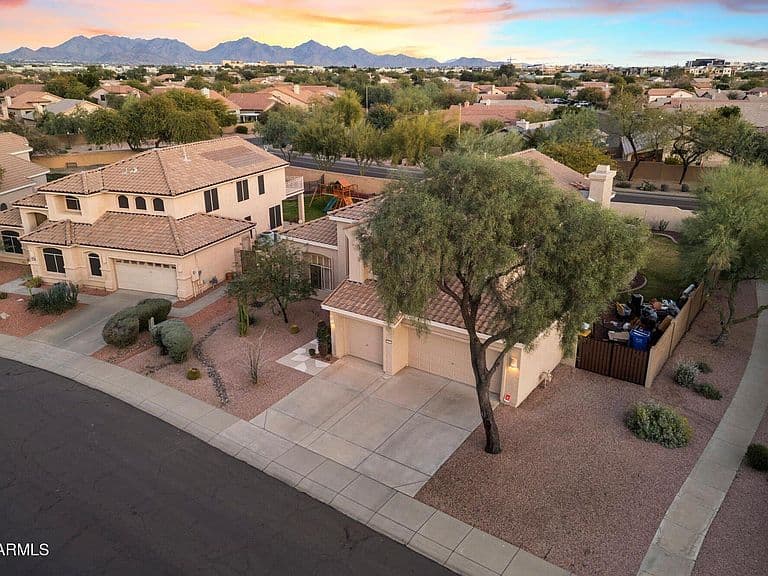 22005 N 43rd Pl photo 4