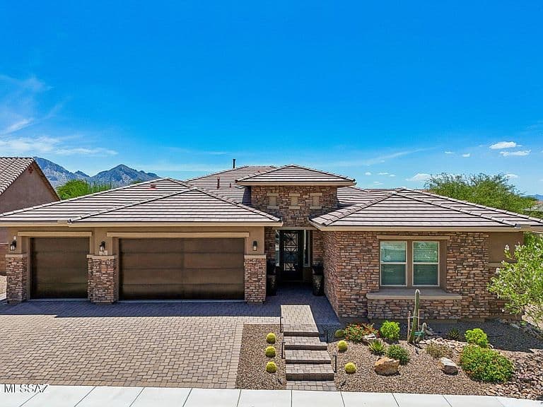 425 W Red Ribbon Ln photo 1