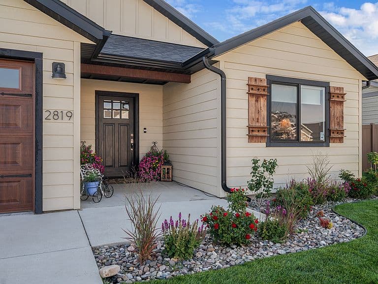 2819 Sarah Ave photo 2