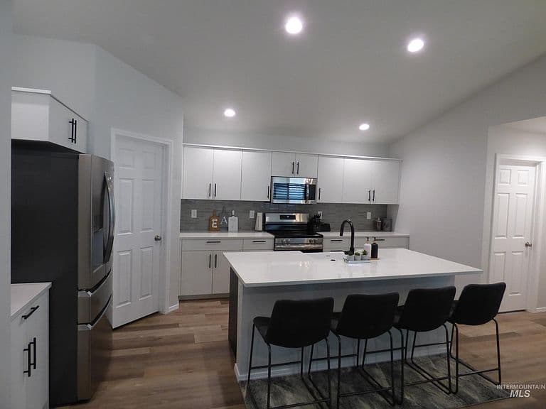 2708 E Buckaroo Dr photo 3