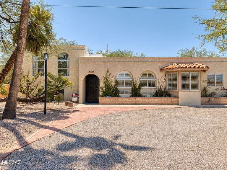 2767 N Desert Ave photo 2