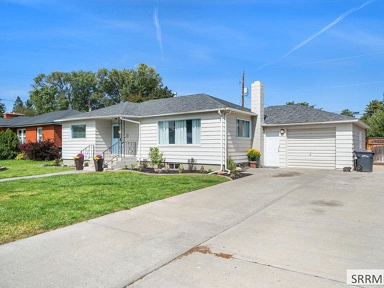 1085 Syringa Dr photo 1
