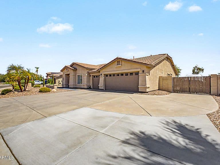 8729 W TONOPAH Drive photo 2