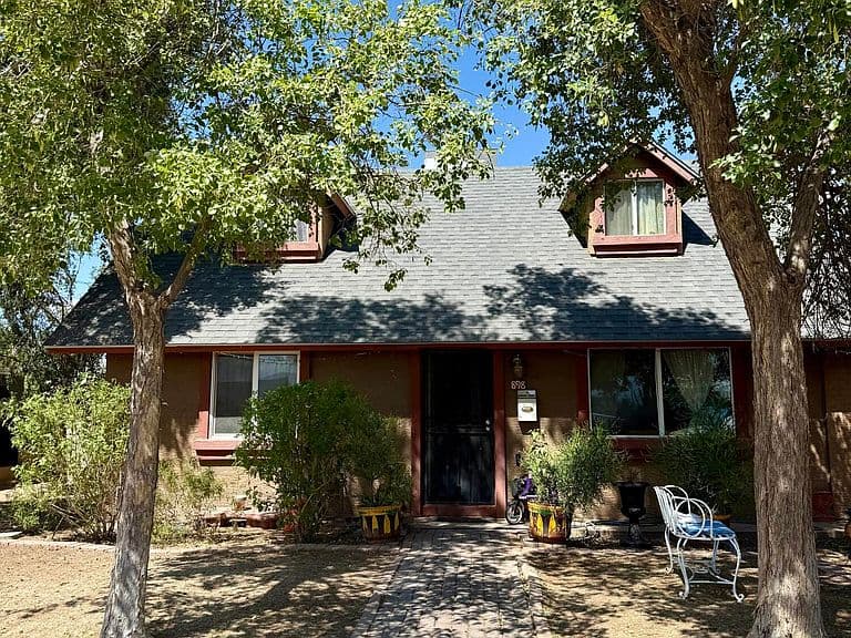 898 E OAKLAND Street photo 5