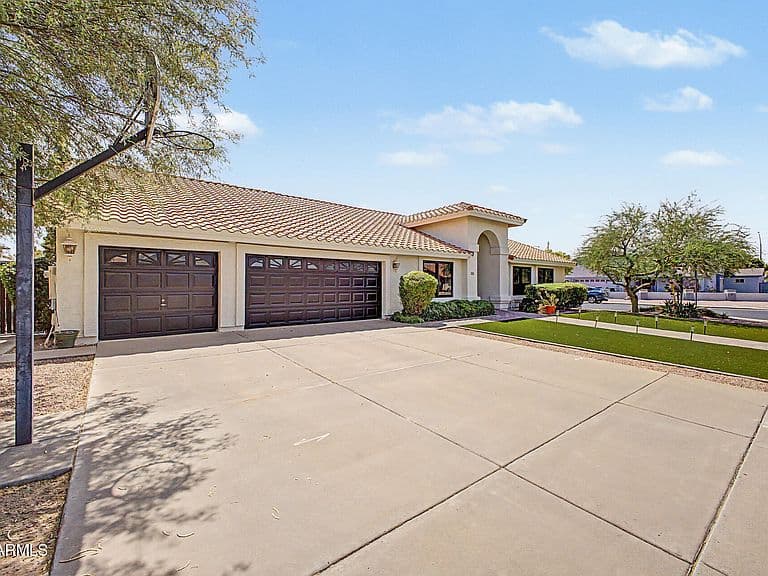 2833 E HERMOSA VISTA Drive photo 3