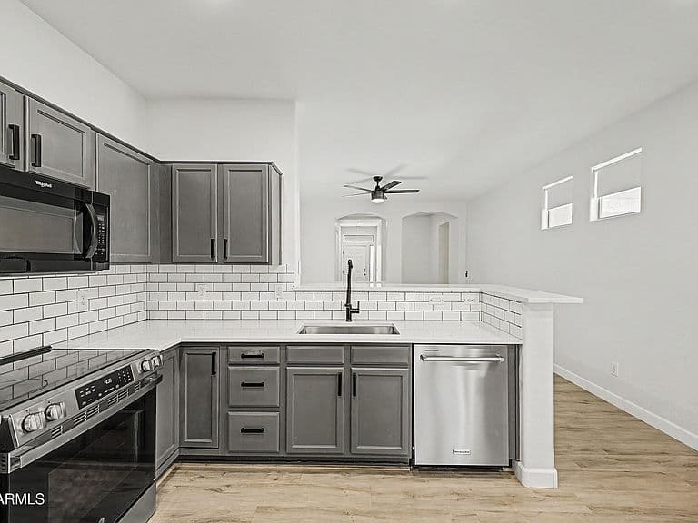 5207 W PARADISE Drive photo 4