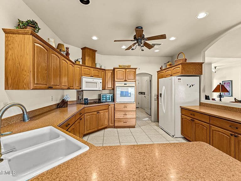 18530 W MOONLIGHT MESA Road photo 3