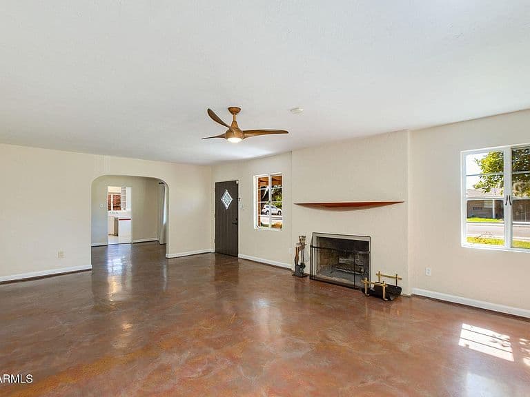 232 E MEDLOCK Drive photo 5