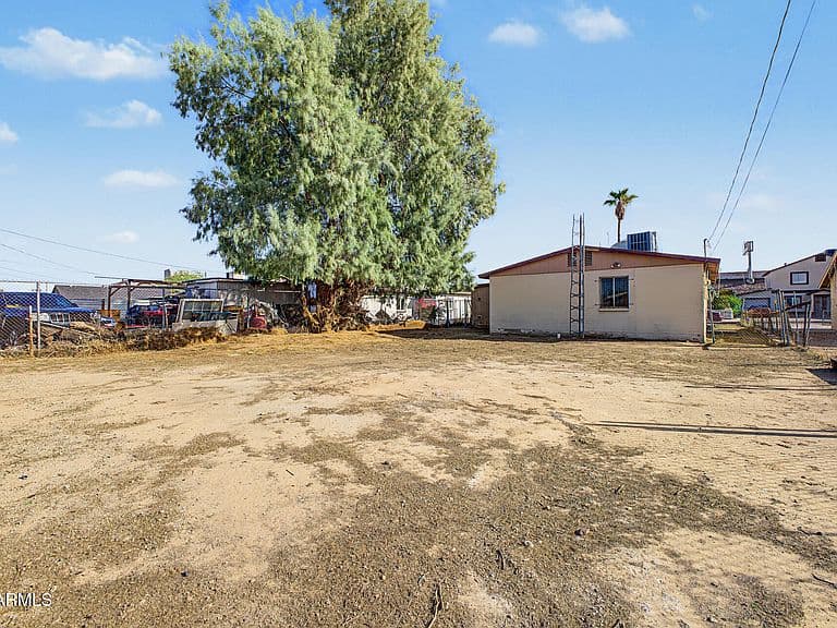 1138 W APACHE Street photo 5