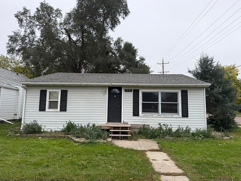 1301 E Hanson Ave photo 1