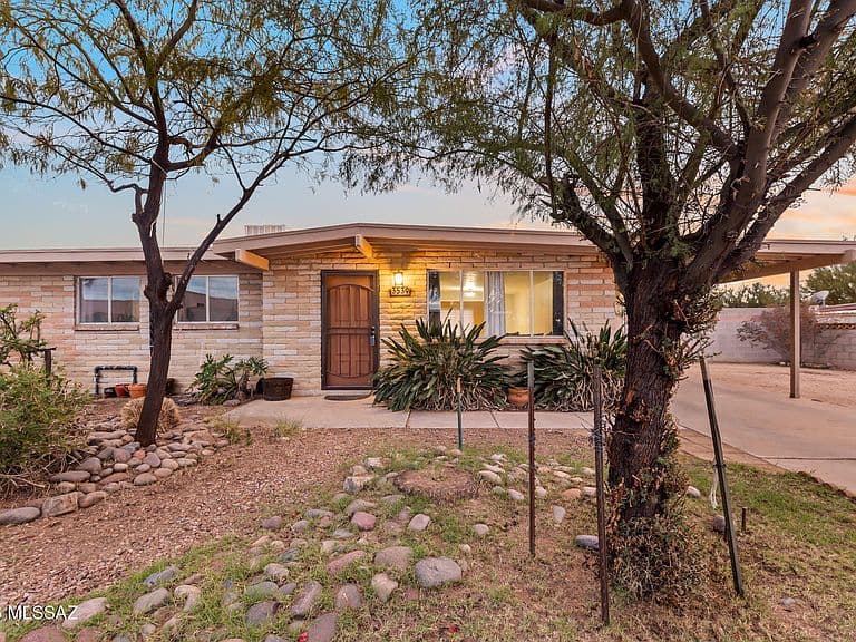 3539 W Wesleyan Dr photo 2