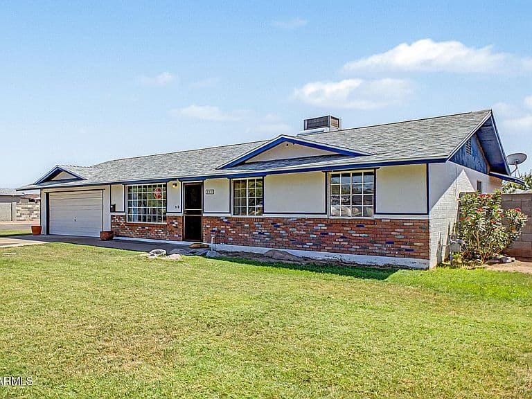 209 W IVYGLEN Street photo 2