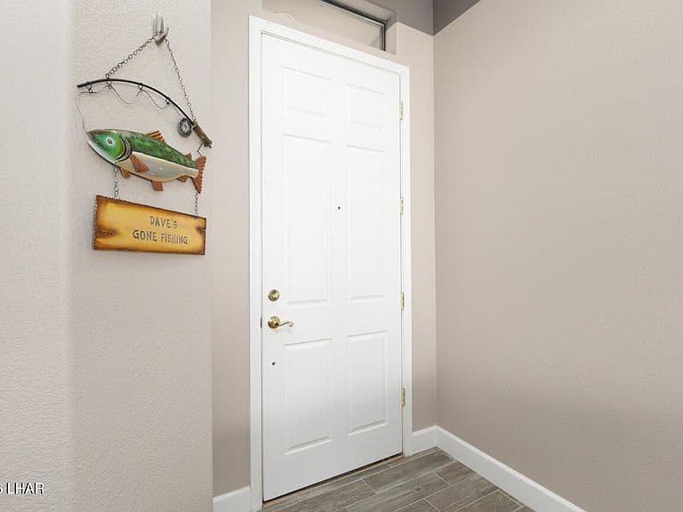 3834 Surrey Hills Ln photo 4