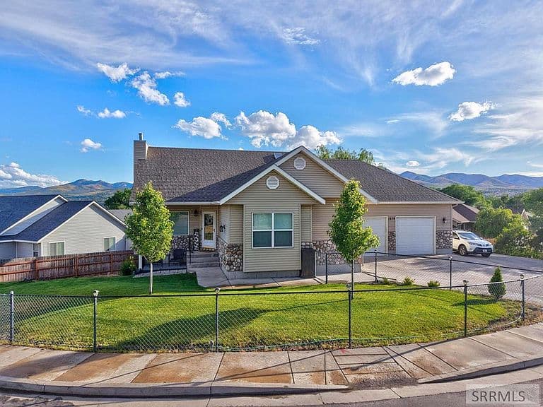 1279 Swisher Rd photo 1