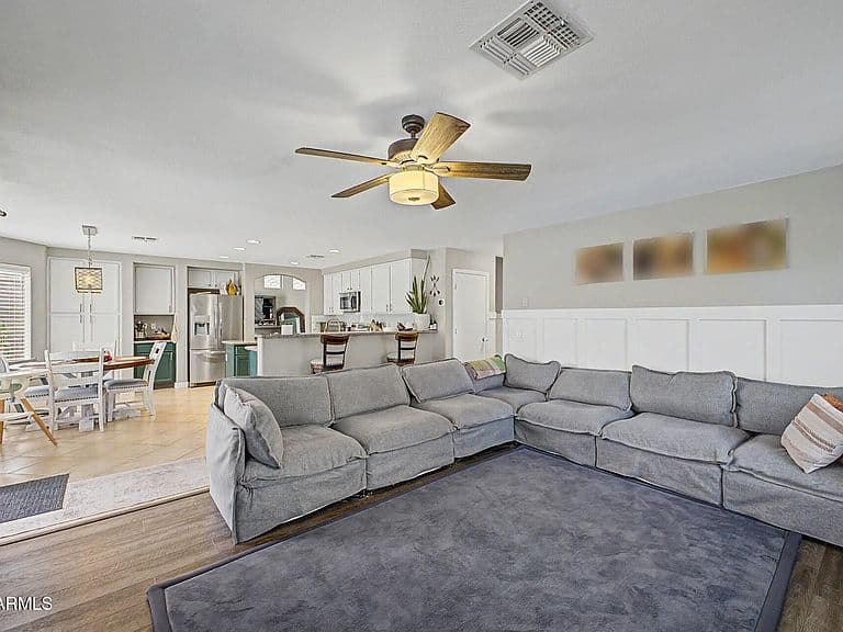 2223 E Torrey Pines Place photo 2
