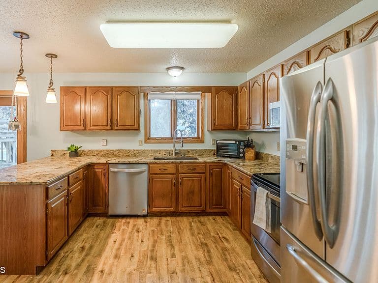 1658 Portland Dr photo 5