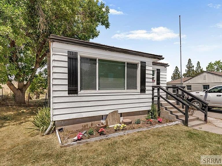 914 Highland Blvd photo 2