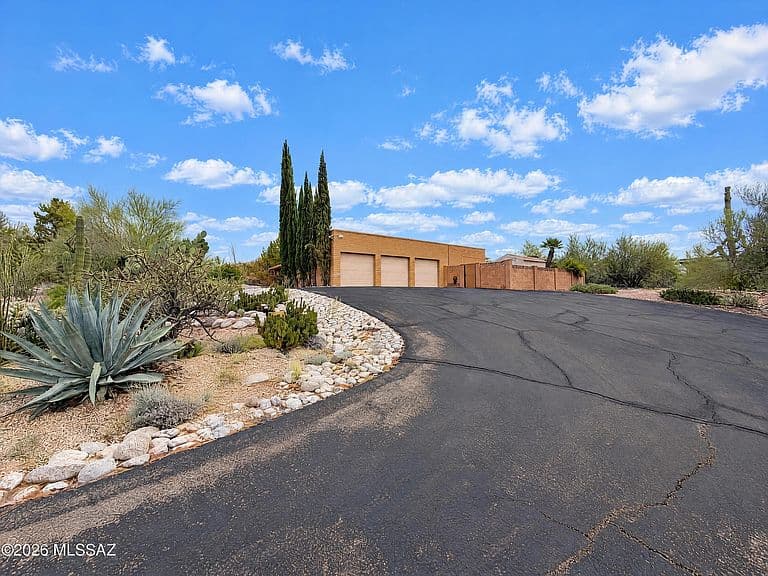 3900 N Calle Hondonada photo 3