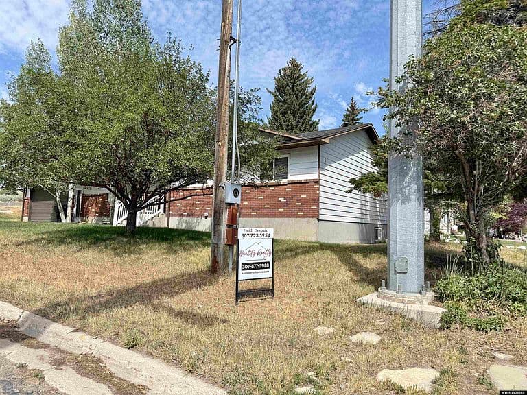 301 Quartz St photo 2